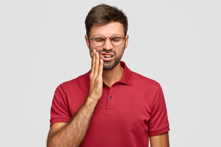 Experiencing tooth pain after a filling? Learn common causes and effective ways to relieve discomfort, plus when to see your dentist for further care.